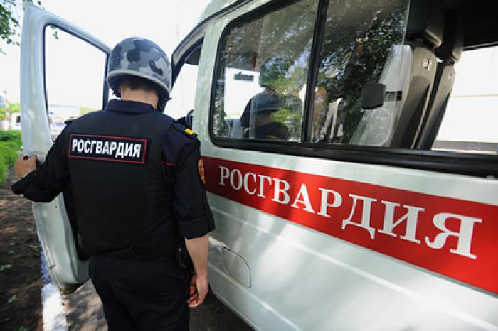 «Застенчивых» росгвардейцев уволили после драки с участием полуголого дебошира