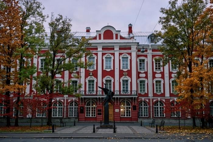 Жертвой петербургского преподавателя оказалась его студентка