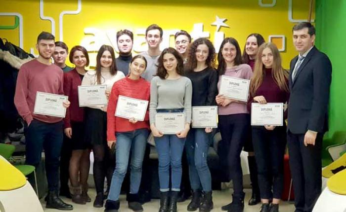 Absolvenţii promoţiei a treia a ”Academiei Bancare” au împărtăşit impresiile lecţiilor învăţate la MAIB Studio Avanti