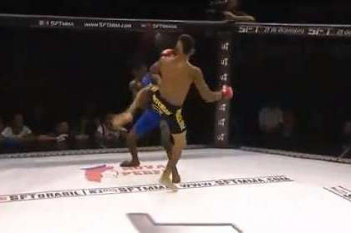 Боец MMA «убил» соперника ударом ногой в голову