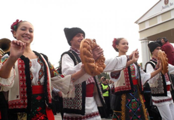 CETĂŢENII MOLDOVEI CHELTUIESC CEL MAI MULT DIN EUROPA PENTRU MÂNCARE ŞI CEL MAI PUŢIN PENTRU ODIHNĂ ŞI CULTURĂ