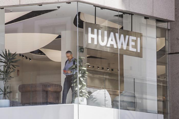 Huawei отказалась выпускать замену Android