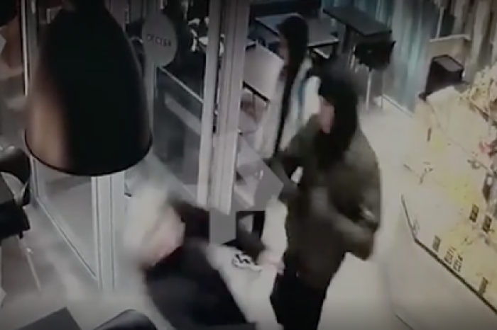 Избиение 18-летней россиянки семью парнями из-за ориентации попало на видео