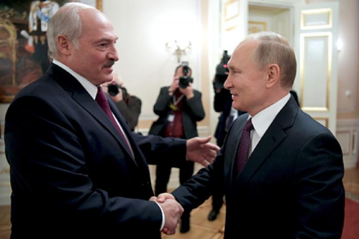 Лукашенко устал собачиться с Путиным и захотел выпить с ним водки