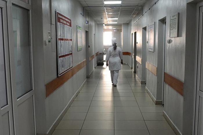 Органы опеки подали иск против родителей живущей в клинике девочки