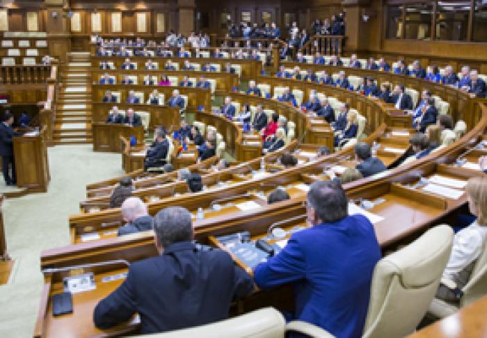 PARLAMENTUL A RESPINS PROPUNEREA DE A-L AUDIA PE MINISTRU ECONOMIEI ŞI PE PREŞEDINTELE CONSILIULUI „MOLDOVAGAZ”