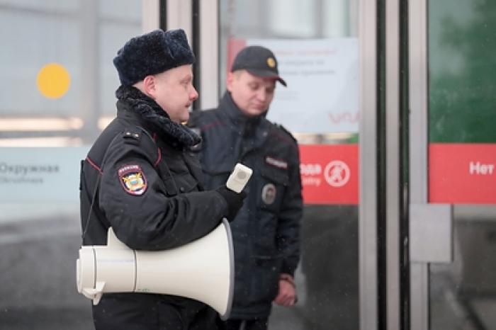 Пенсионера ранили ножом в московском метро