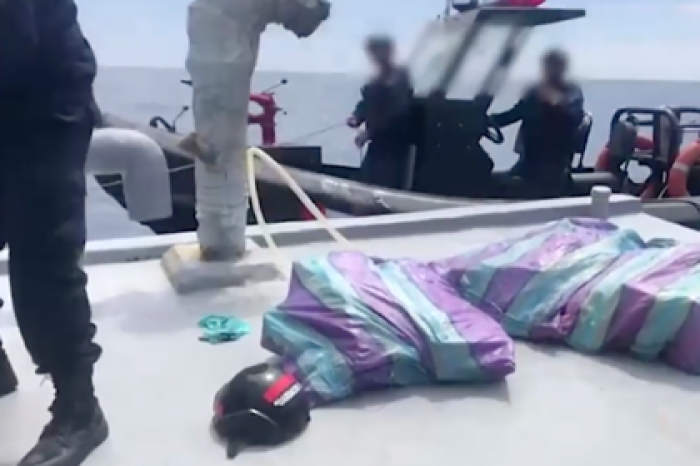 Подлодку с двумя тоннами кокаина перехватили в Перу