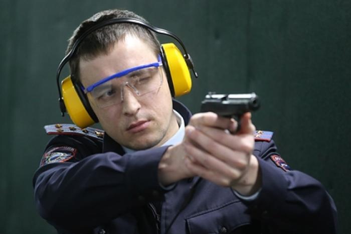 Полицейские застрелили порезавшего мать буйного россиянина
