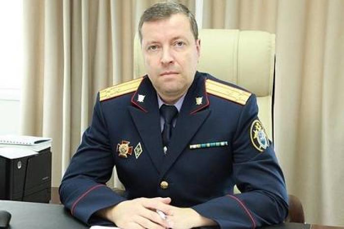Пойманного на крупной взятке полковника СКР отправили под домашний арест