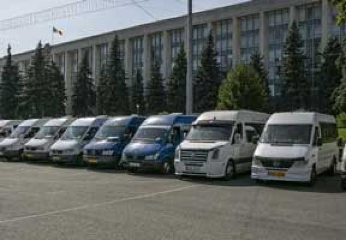 PREMIERUL CONSIDERĂ CĂ TRANSPORTATORII ŞI AUTORITĂŢILE CENTRALE TREBUIE SĂ AJUNGĂ LA UN COMPROMIS