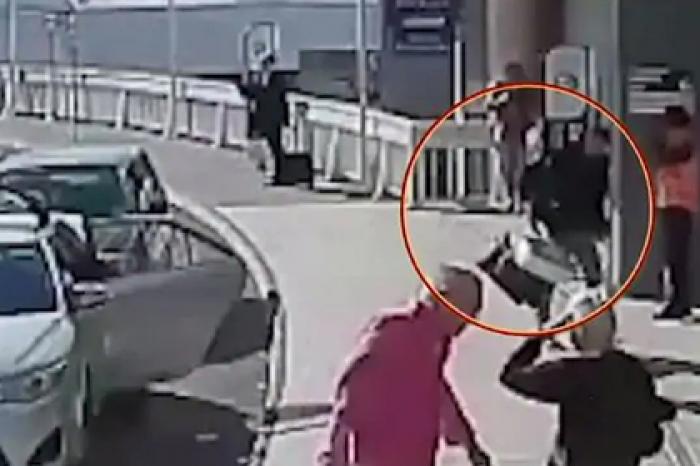 Пытавшиеся взорвать самолет в Австралии братья получили десятки лет тюрьмы
