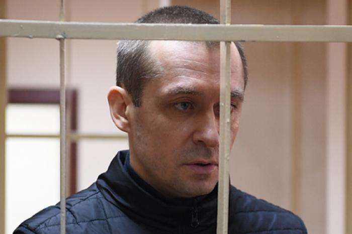 Стали известны подробности жизни полковника-миллиардера Захарченко в колонии