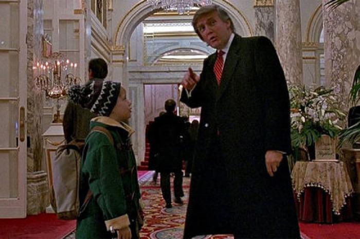 «Википедия» заблокировала страницу фильма «Один дома 2» из-за правки о Трампе