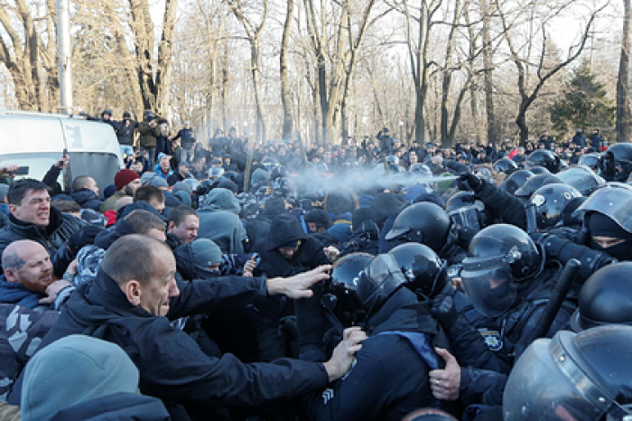 Во время протестов в Киеве погиб человек