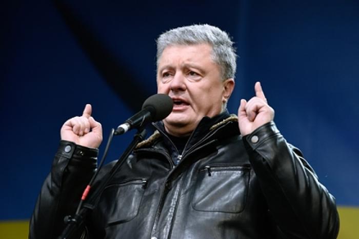 В раздевалках спортклуба Порошенко нашли систему слежки