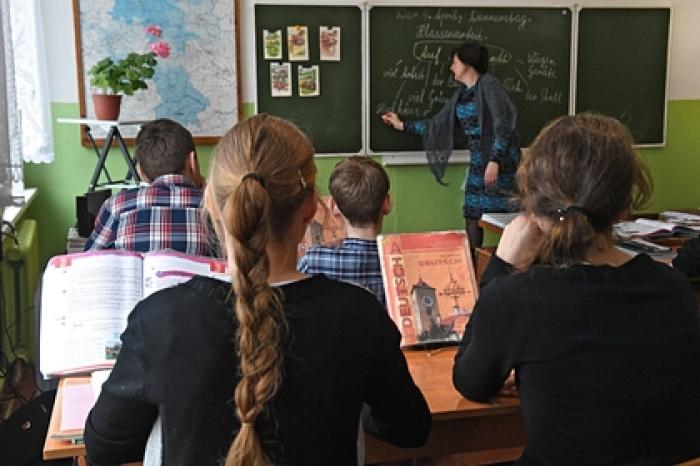 В Совфеде предложили создать общую систему оплаты труда учителей
