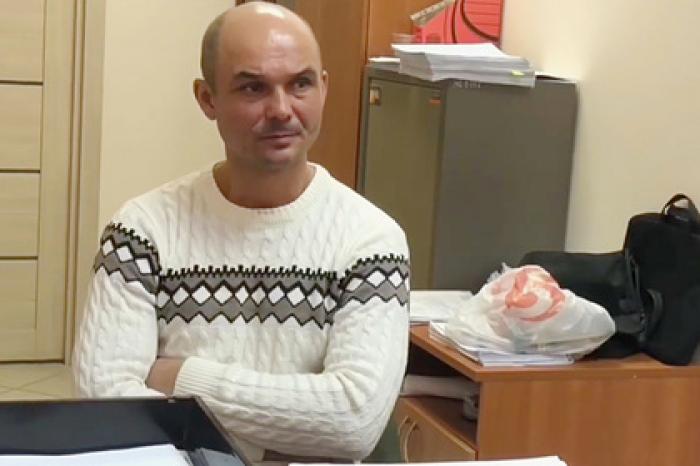 Бросившего двоих детей в Шереметьево отца отпустили