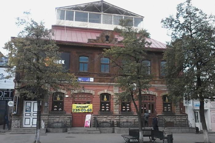 Испорченный депутатом исторический особняк выставили на продажу