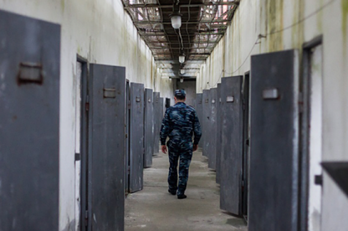 На теле покончившего с собой российского арестанта нашли следы побоев