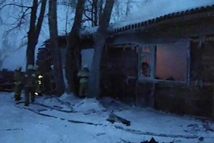 Названа возможная причина крупного пожара в томском поселке
