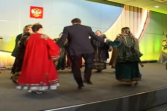 Опубликовано видео танца Путина и Буша-младшего под «Сударыню-барыню»