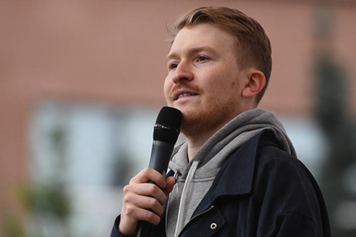 Поперечный назвал паникой бегство Долгополова за рубеж из-за проверки полиции