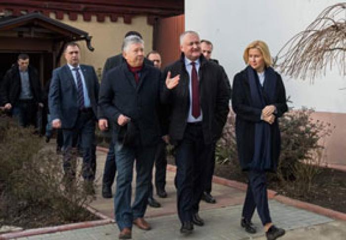 PREŞEDINTELE IGOR DODON SALUTĂ RITMUL DE CONSTRUCŢIE A STADIONULUI DE LA COMRAT, FINANŢAT DE TURCIA