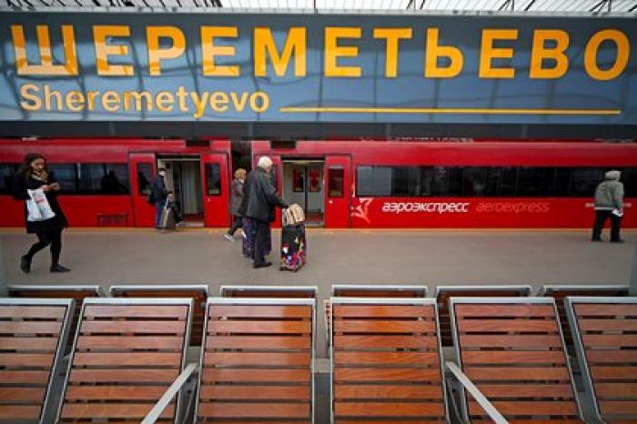 Родственники оставленных в Шереметьево детей выразили готовность забрать их