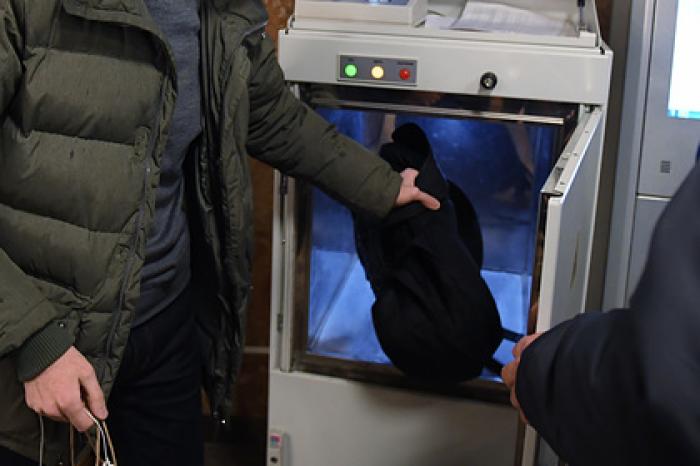 Россиянин попал под арест за отказ положить сумку в рентген-аппарат в метро