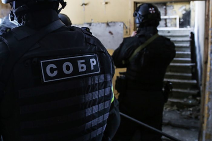 Спецназ взял штурмом квартиру россиянина со схроном оружия