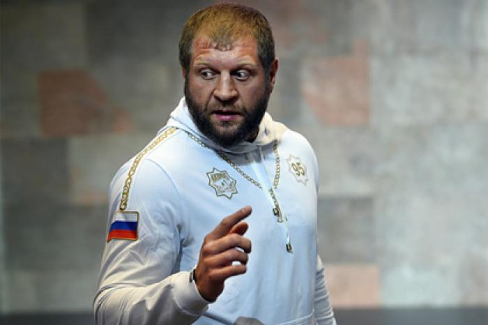 Суд отказался сократить срок ареста Емельяненко