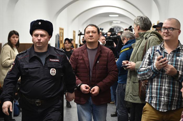 Суд отправил в СИЗО всех полицейских по делу журналиста Голунова