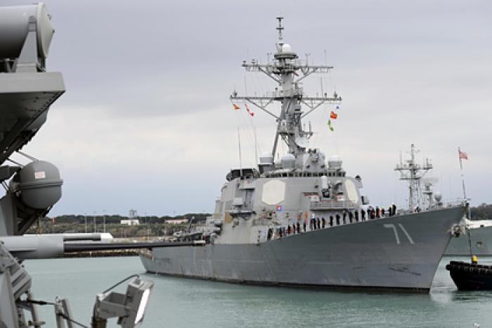 Американский ракетный эсминец вошел в Черное море