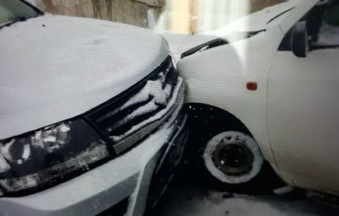 Авария с десятью автомобилями в российском городе попала на видео