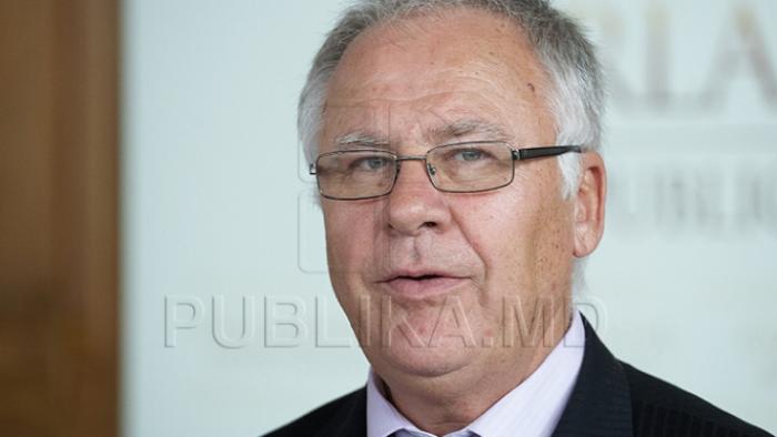 Dumitru Diacov sugerează că Vladimir Voronin şi-ar fi vândut anterior câţiva deputaţi din PCRM