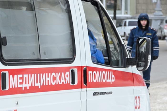 Грузовик сбил переходившую дорогу россиянку с ребенком