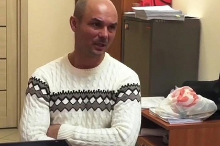 Мать брошенных в Шереметьево братьев подала в суд на их отца