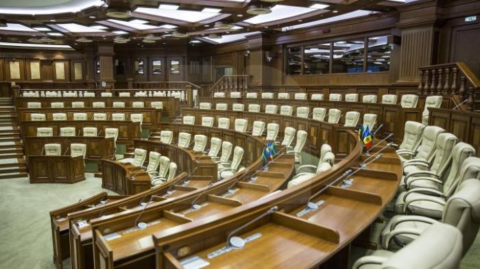 Întâlnire secretă între un grup de deputaţi democraţi şi socialişti, la Parlament