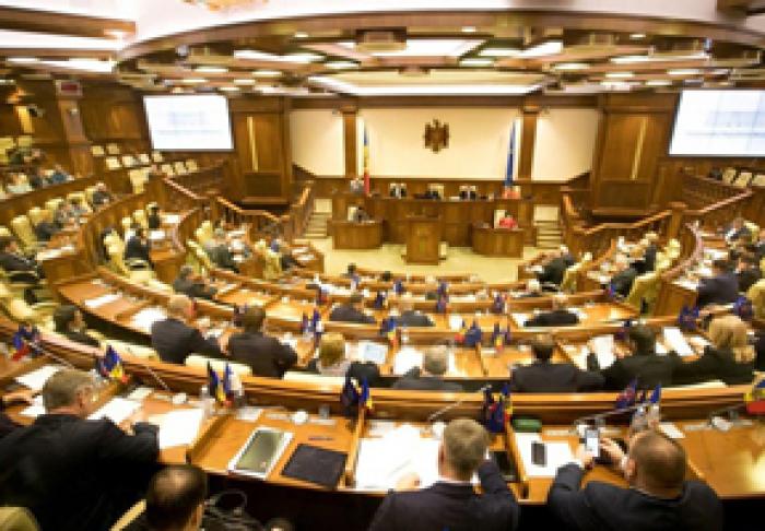 PARTIDELE DE OPOZIȚIEI AU ÎNAINTAT O MOȚIUNE SIMPLĂ ÎMPOTRIVA MINISTRULUI DE EXTERNE AURELIU CIOCOI