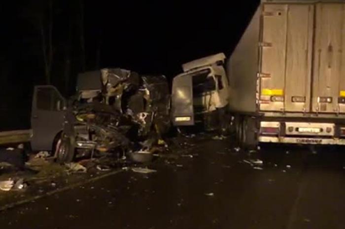 Появилось видео с места смертельной аварии под Псковом