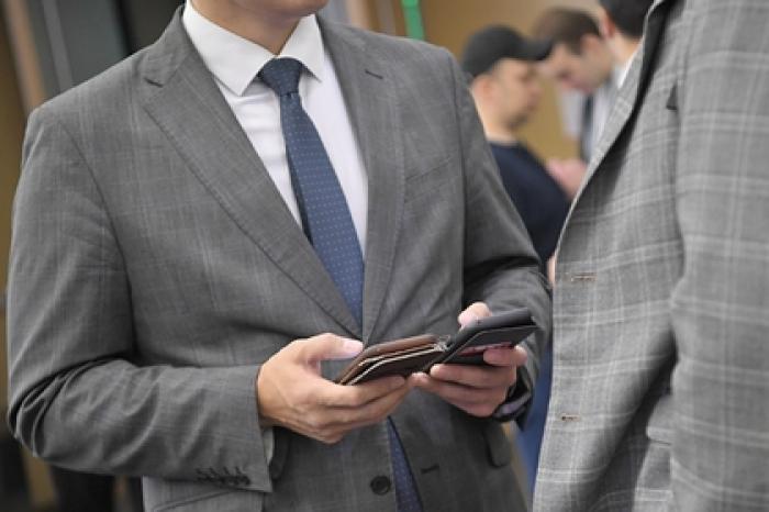 Россиянам назвали способы уберечься от слежки через смартфон