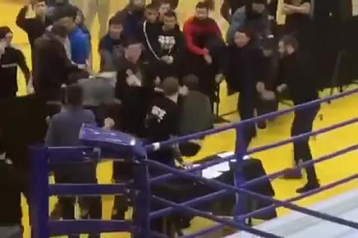 Турнир MMA завершился «беспредельной» дракой с поножовщиной