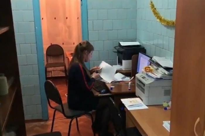 В российской школе учительскую перенесли в туалет