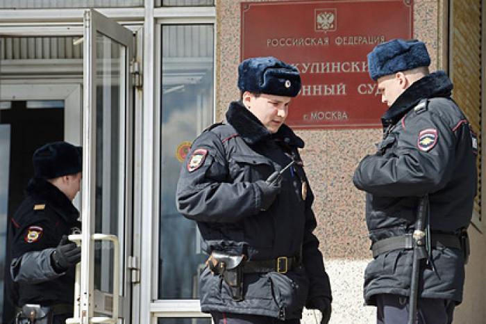 Здание московского суда закидали бутылками с горючей смесью