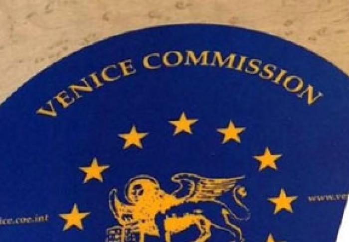 COMISIA DE LA VENEŢIA EVALUEAZĂ „ÎN GENERAL POZITIV” MODIFICĂRILE LA CONSTITUŢIA RM
