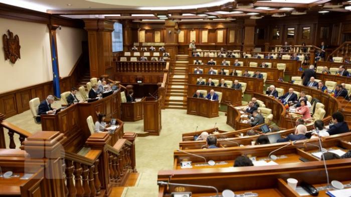 Deputaţii se întrunesc în şedinţa Parlamentului. Opoziţia are două SCENARII despre CE S-AR PUTEA întâmpla, mâine, în plen