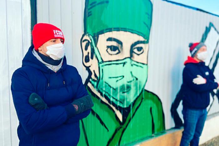Фанаты «Спартака» поддержали врачей больницы в Коммунарке