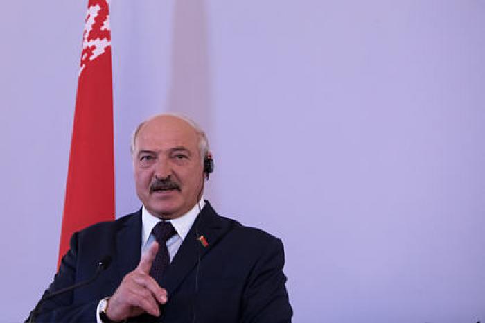 Лукашенко заявил о посещающих Белоруссию во время эпидемии россиянах