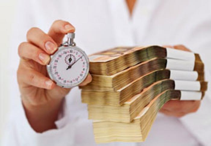 MINISTERUL FINANŢELOR A SOLICITAT BĂNCILOR COMERCIALE SĂ AMÂNE PLĂŢILE LA CREDITE